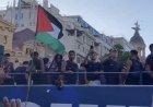 لامین یەماڵ ئاڵای فەڵەستینی بەدەستەوەیە