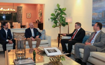 بافڵ جەلال تاڵەبانی، سەرۆکی یەکێتیی نیشتمانیی کوردستان لە هەولێر لەگەڵ ئانل بۆرا ئینان، باڵیۆزی تورکیا لە عیراق کۆبووەوە.